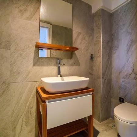 Newly Furnished Private In Gundogan 博德鲁姆