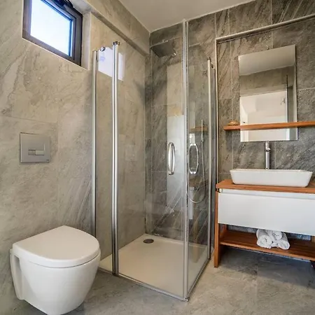 Newly Furnished Private In Gundogan 博德鲁姆