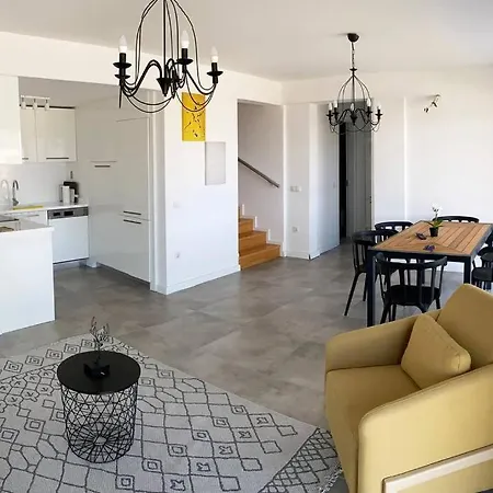 Newly Furnished Private In Gundogan 度假居
