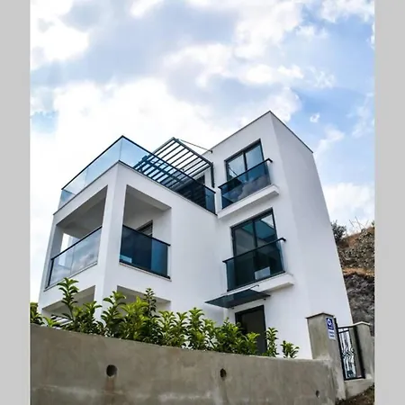 Newly Furnished Private In Gundogan 度假居